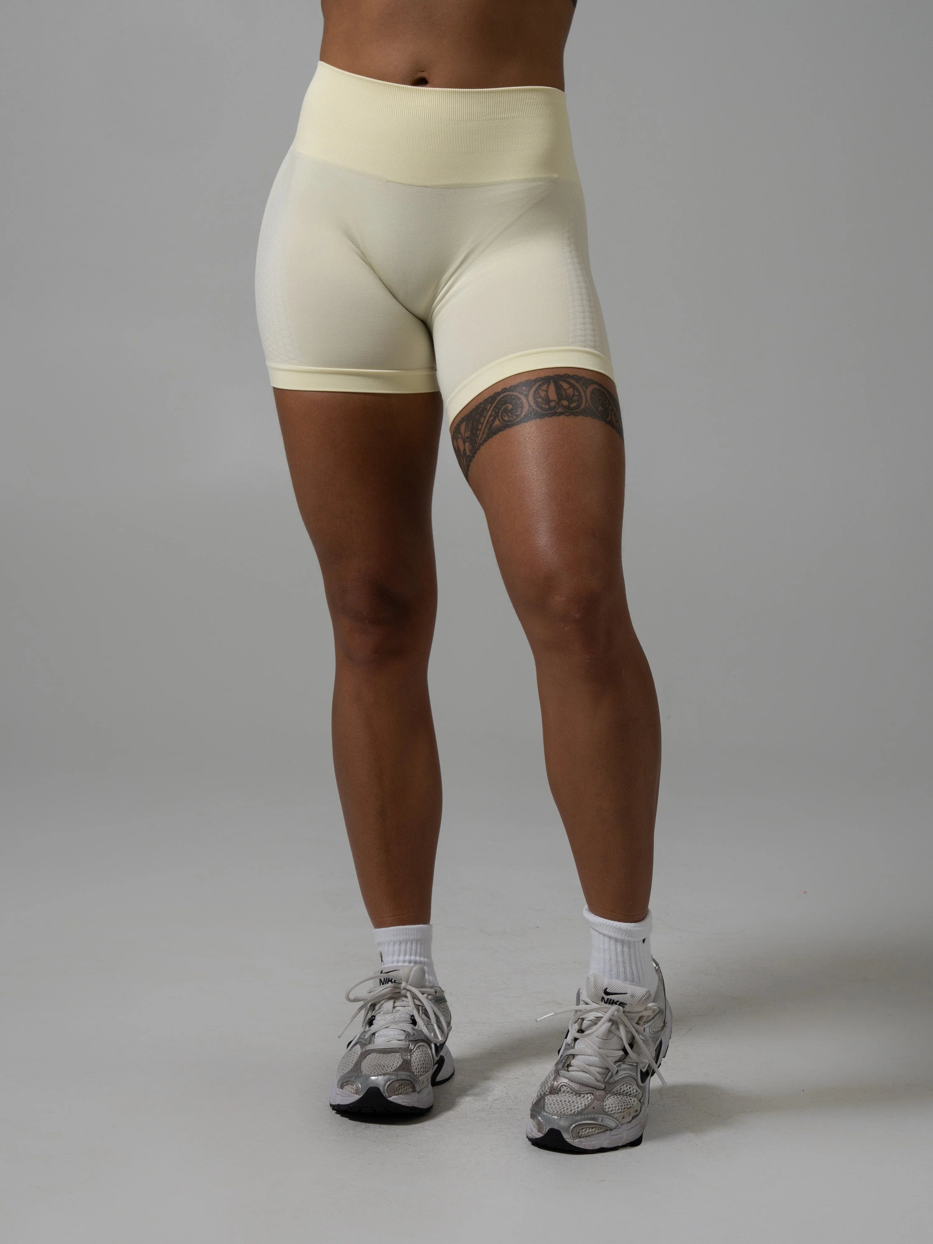 Contour Mid Rise Short - Buttercream - Image 2