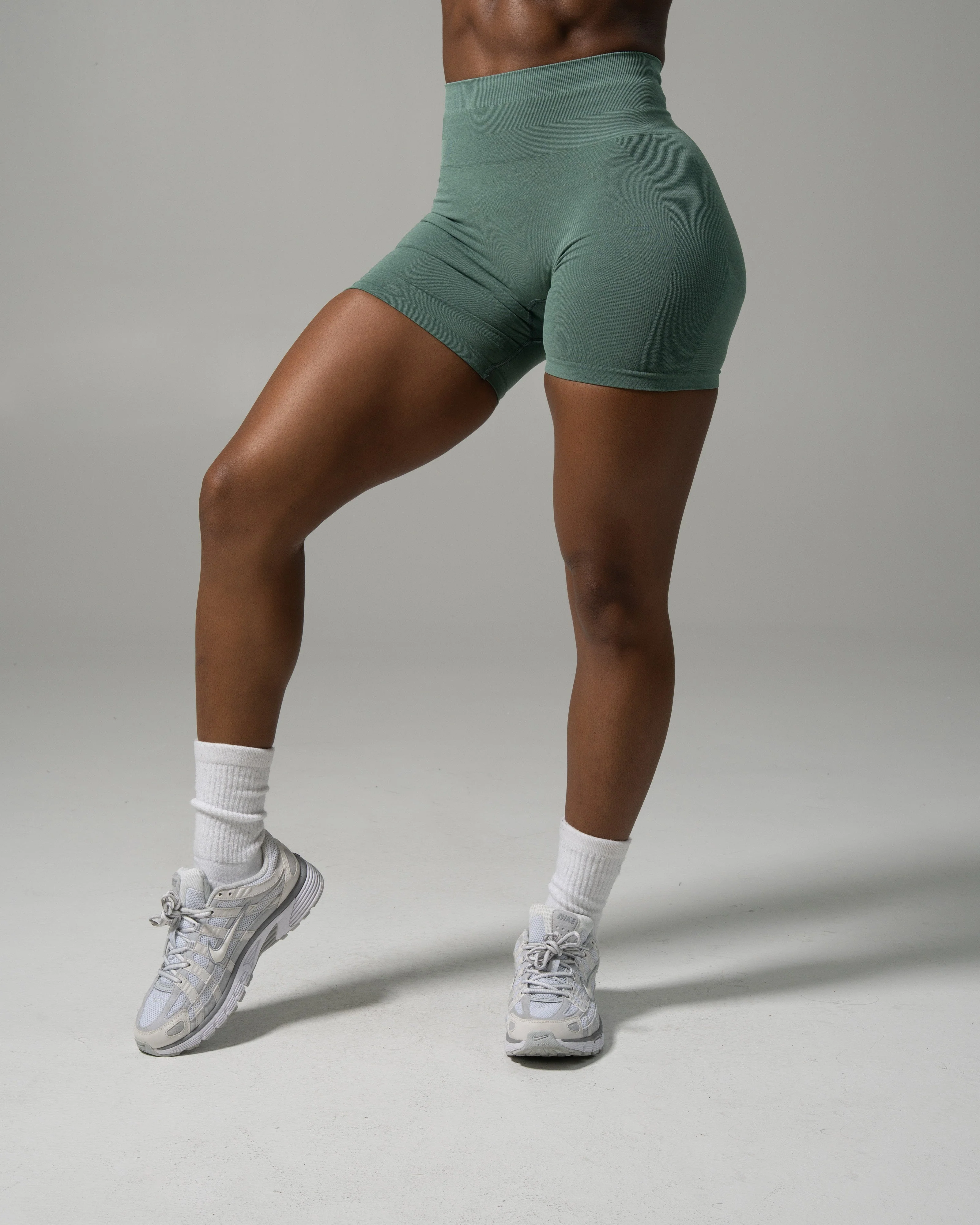 Pump Mid Rise Short - Juniper Green - Image 3
