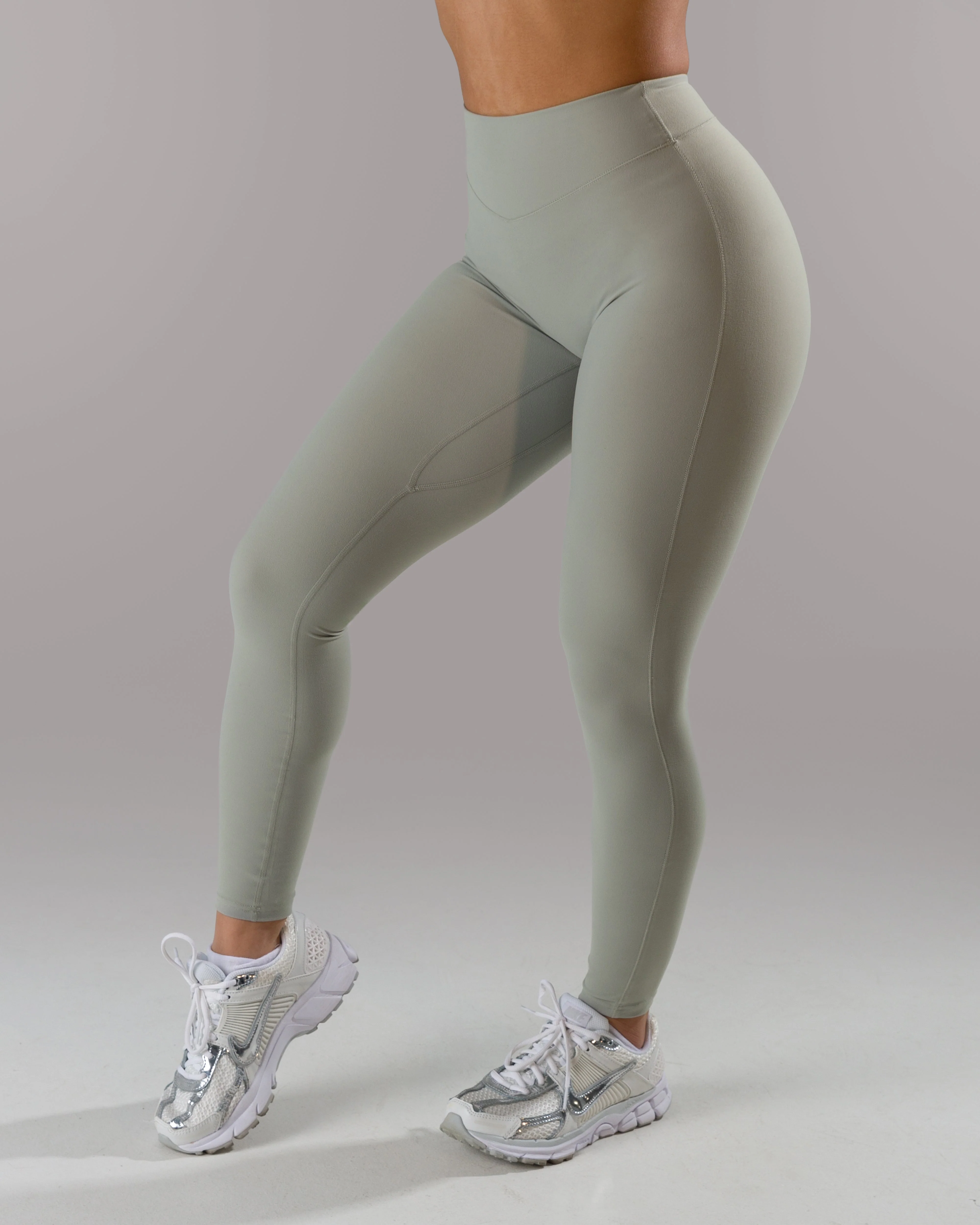 Dip Back Mid Rise Legging - Silver - Image 3